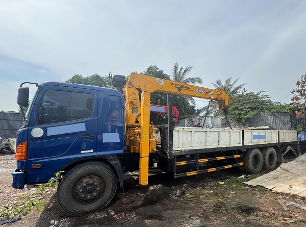 cẩu 8 tấn soosan