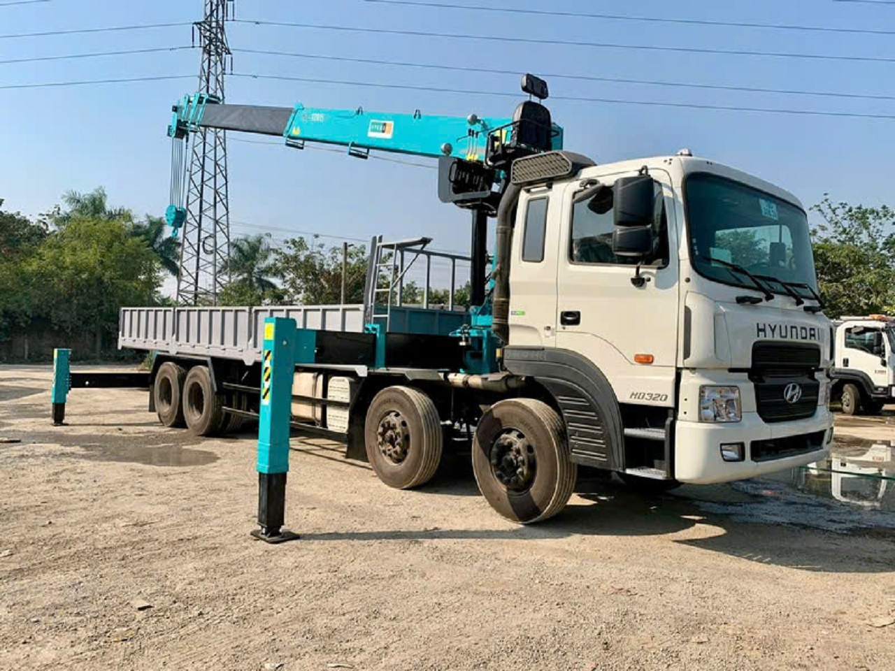 Cẩu tự hành hyundai lắp trên xe Hyundai