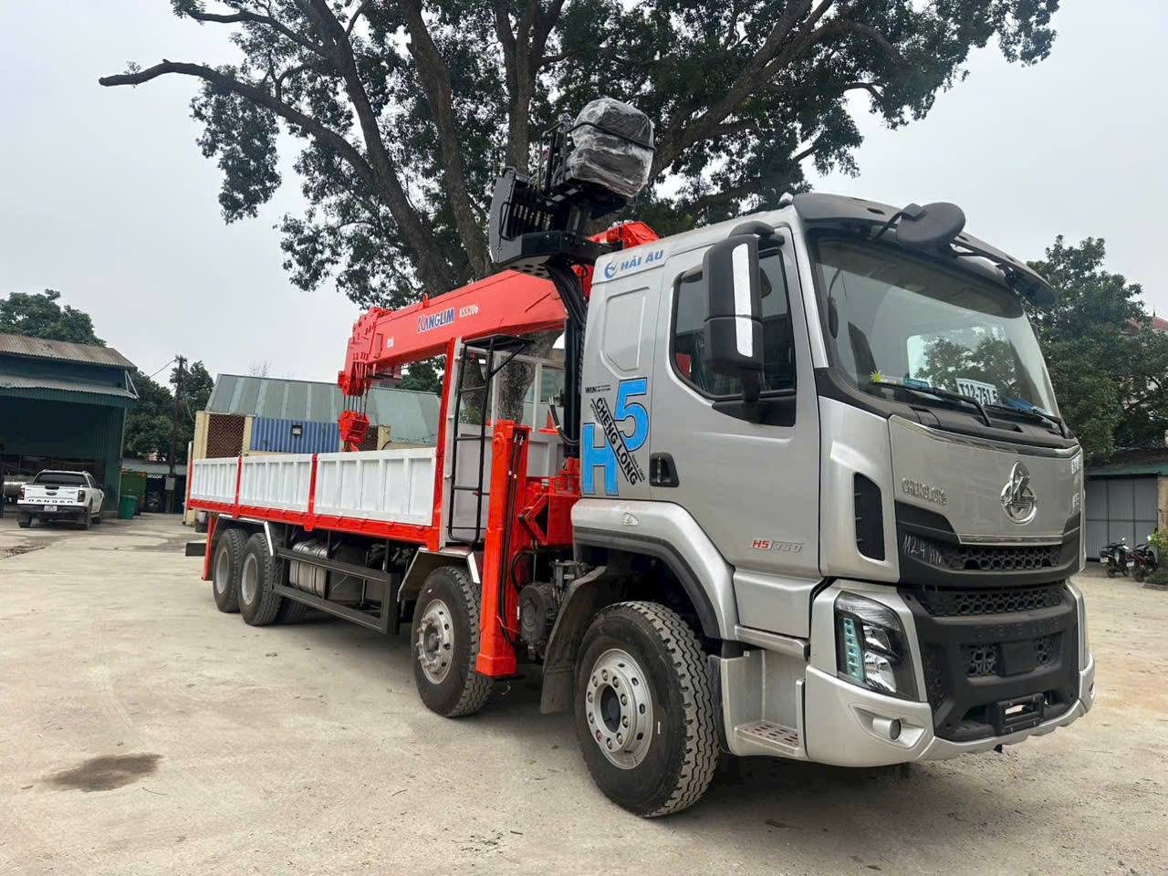 xe tải chenglong gắn cẩu kanglim 