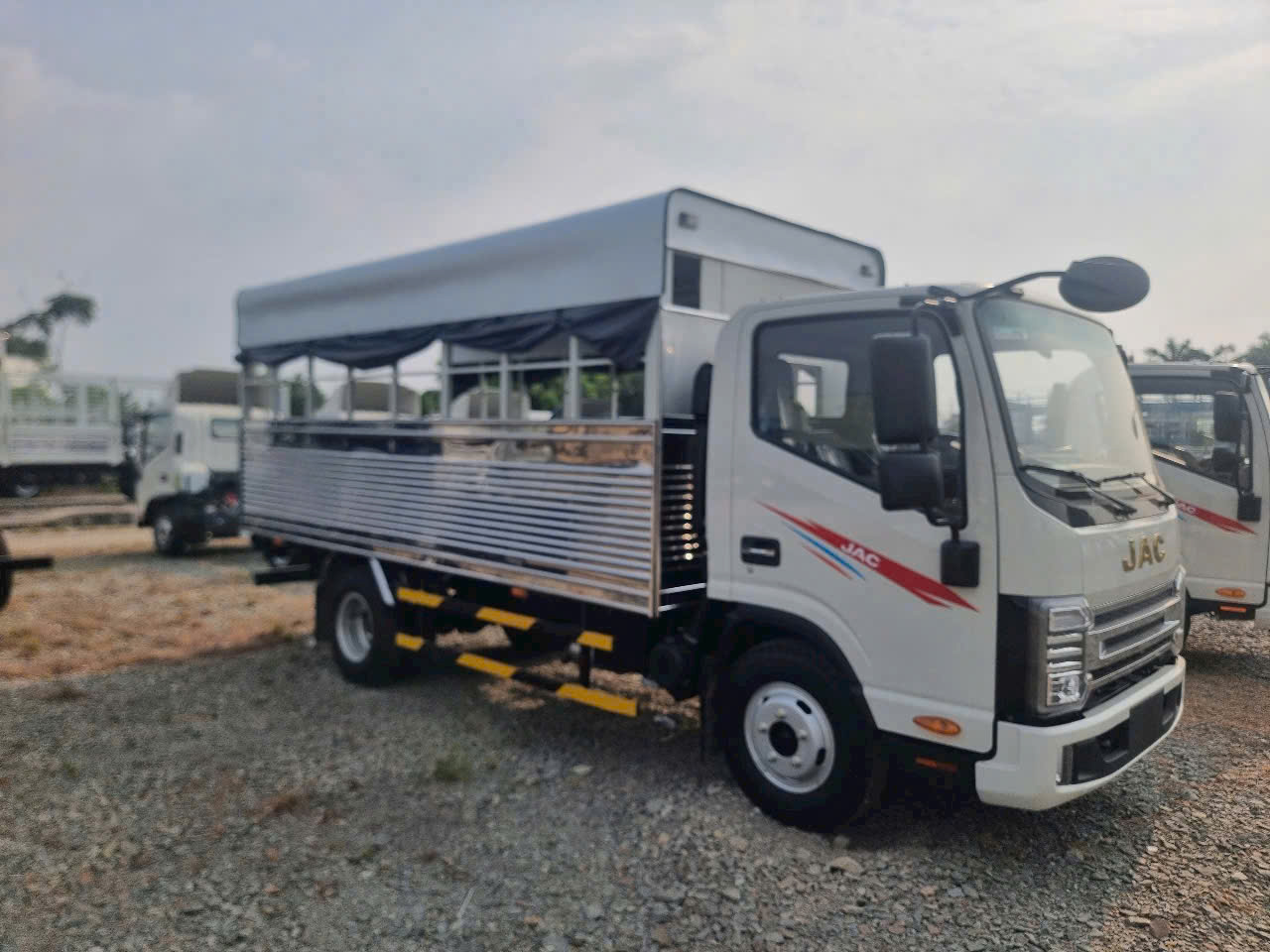thùng xe tập lái Jac