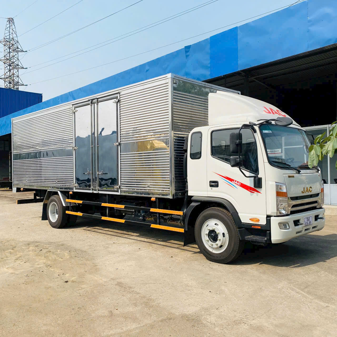 thùng kín xe tải Jac