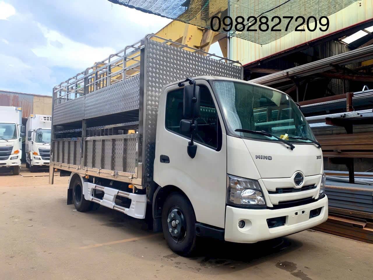 hino 5 tấn thùng chở gia súc