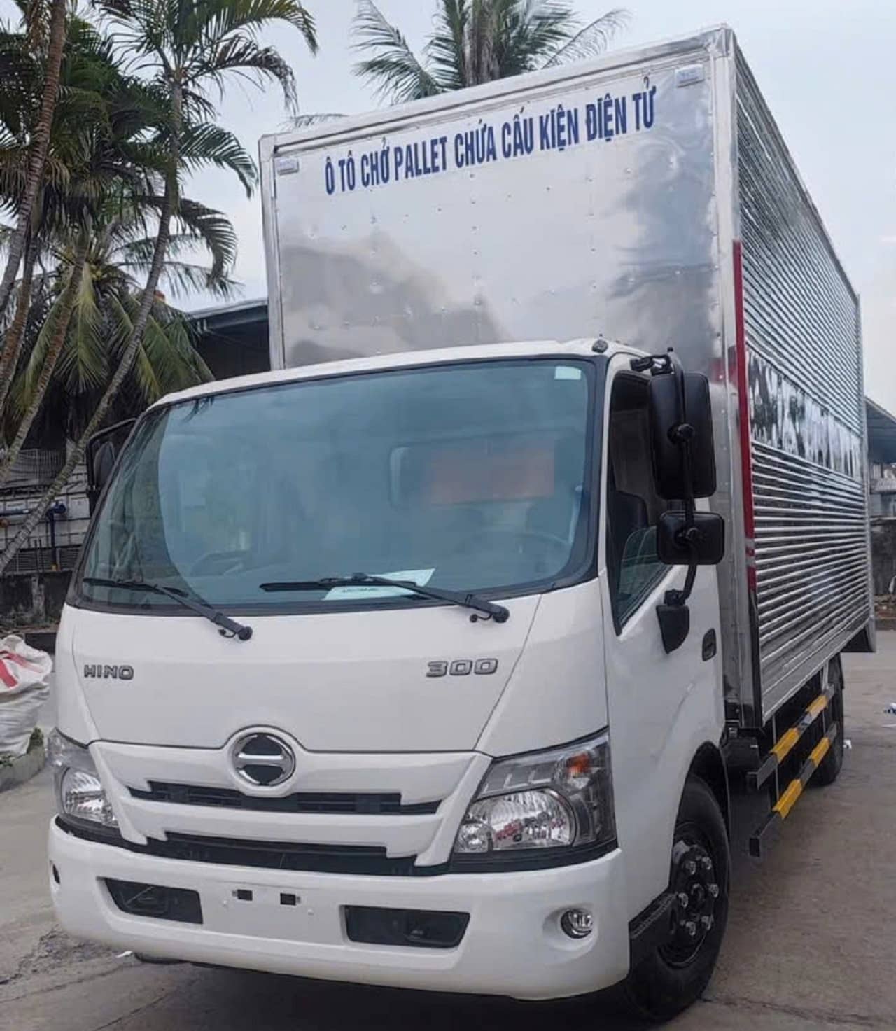hino 5 tấn thùng kín pallet
