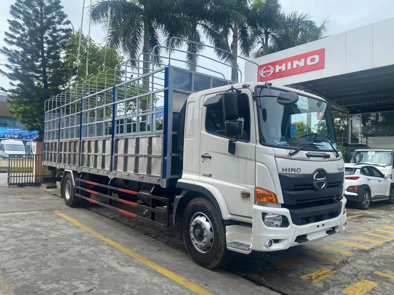 xe tải hino 10m thùng bạt inox