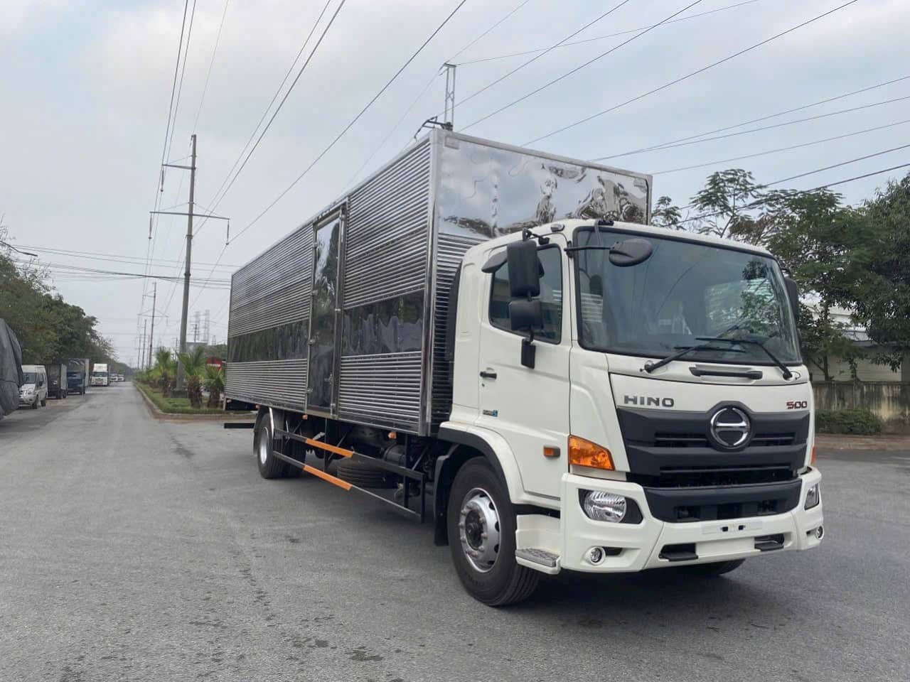 xe tải hino 10m thùng kín inox