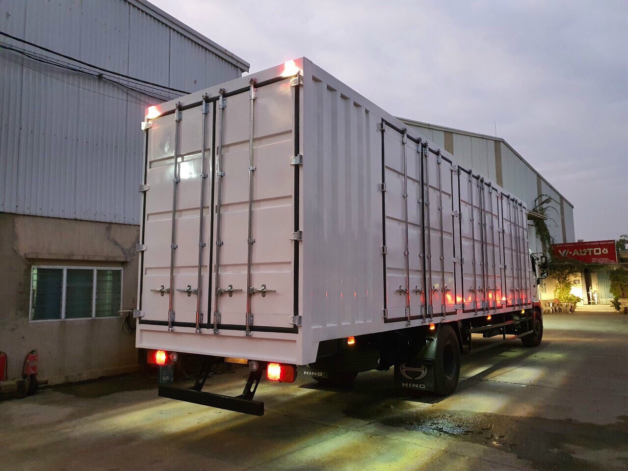 hino fg thùng công chở pallet 