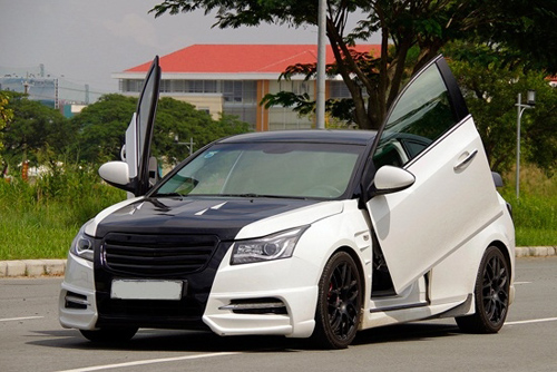 Vì sao giới độ xe Việt Nam ưa thích cửa cắt kéo của Lamborghini?