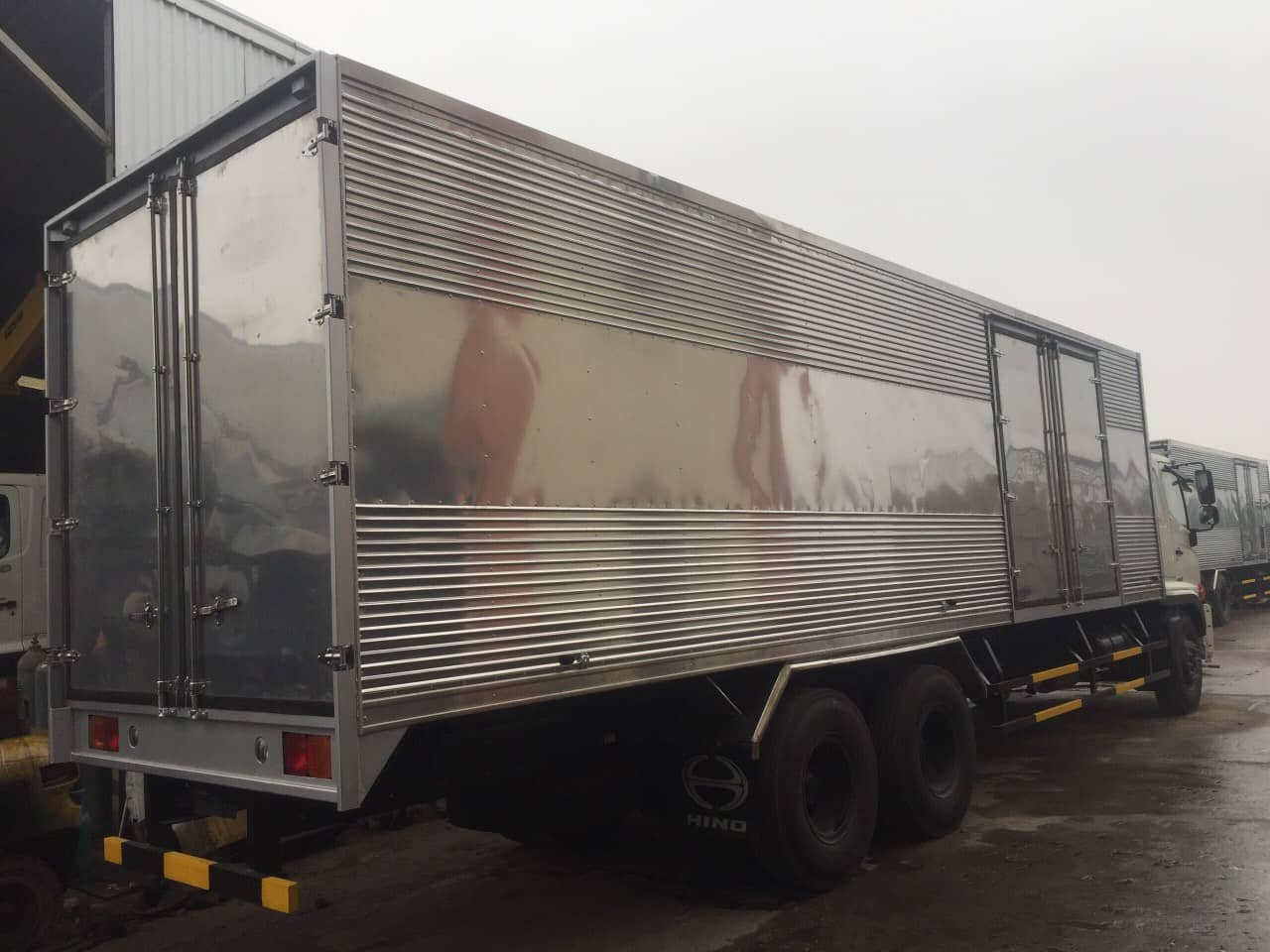 xe tải hino 15 tấn fl thùng kín