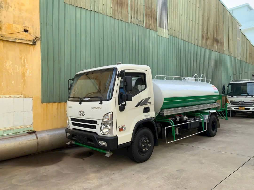 Xe Hyundai Phun Nước Rửa Đường
