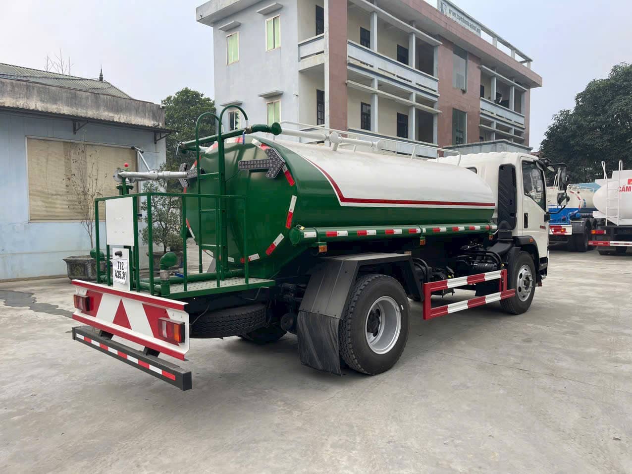 Xe Howo Phun Nước Rửa Đường 9 khối