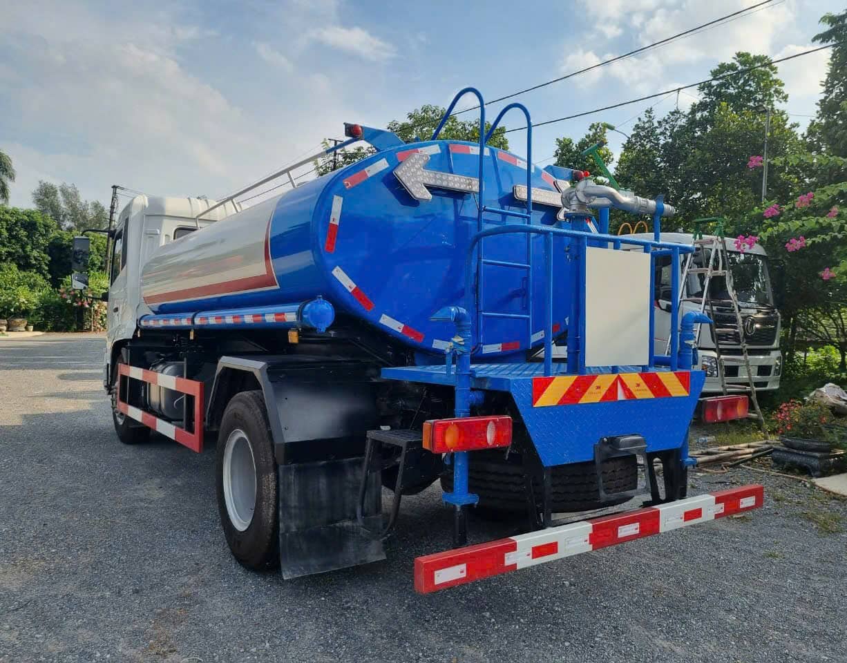 Xe Dongfeng Phun Nước Rửa Đường 9 khối