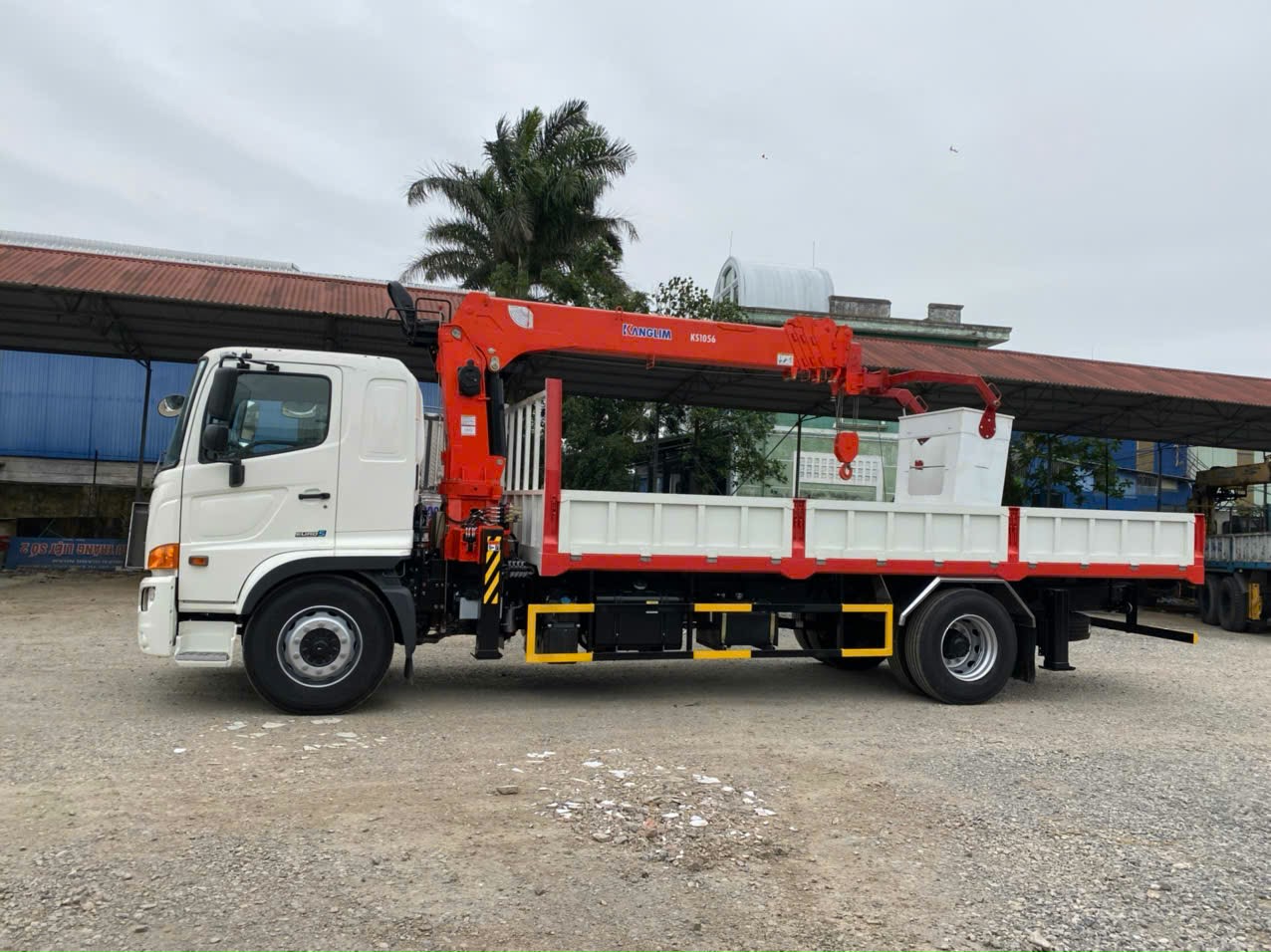 xe hino 8 tấn gắn cẩu kanglim 5 tấn
