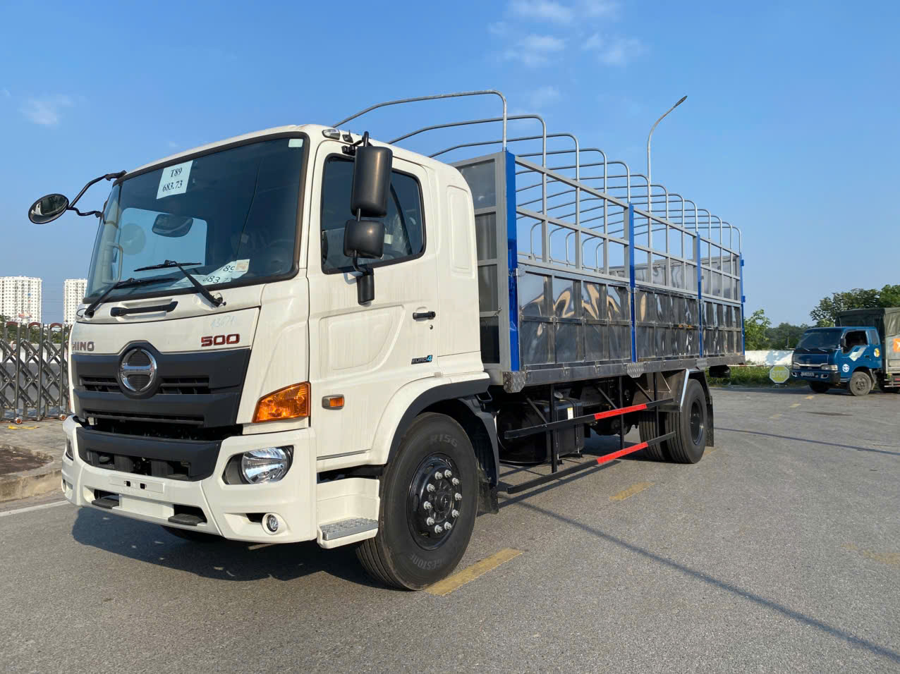 xe hino 9 tấn thùng bạt