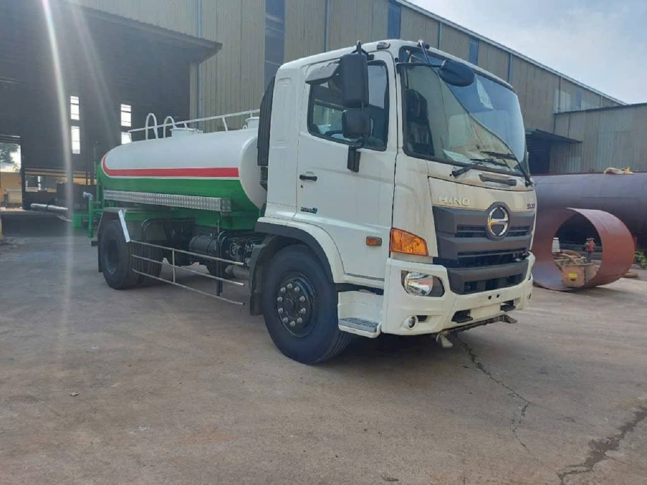 Xe tải Hino FG Phun nước rửa đường