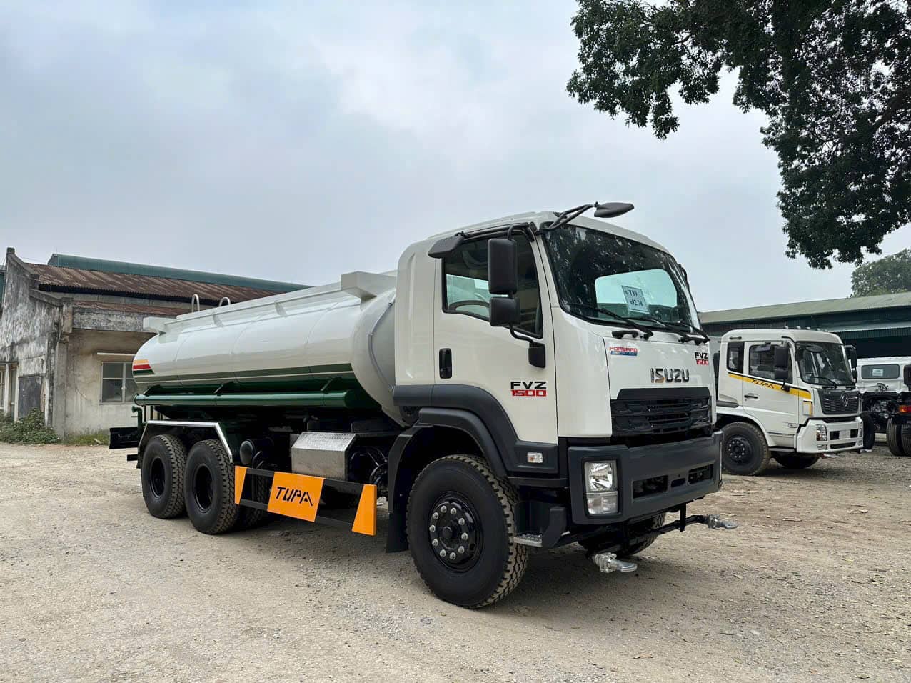 Giá Xe tải Isuzu phun nước 14 khối, thông số kỹ thuật