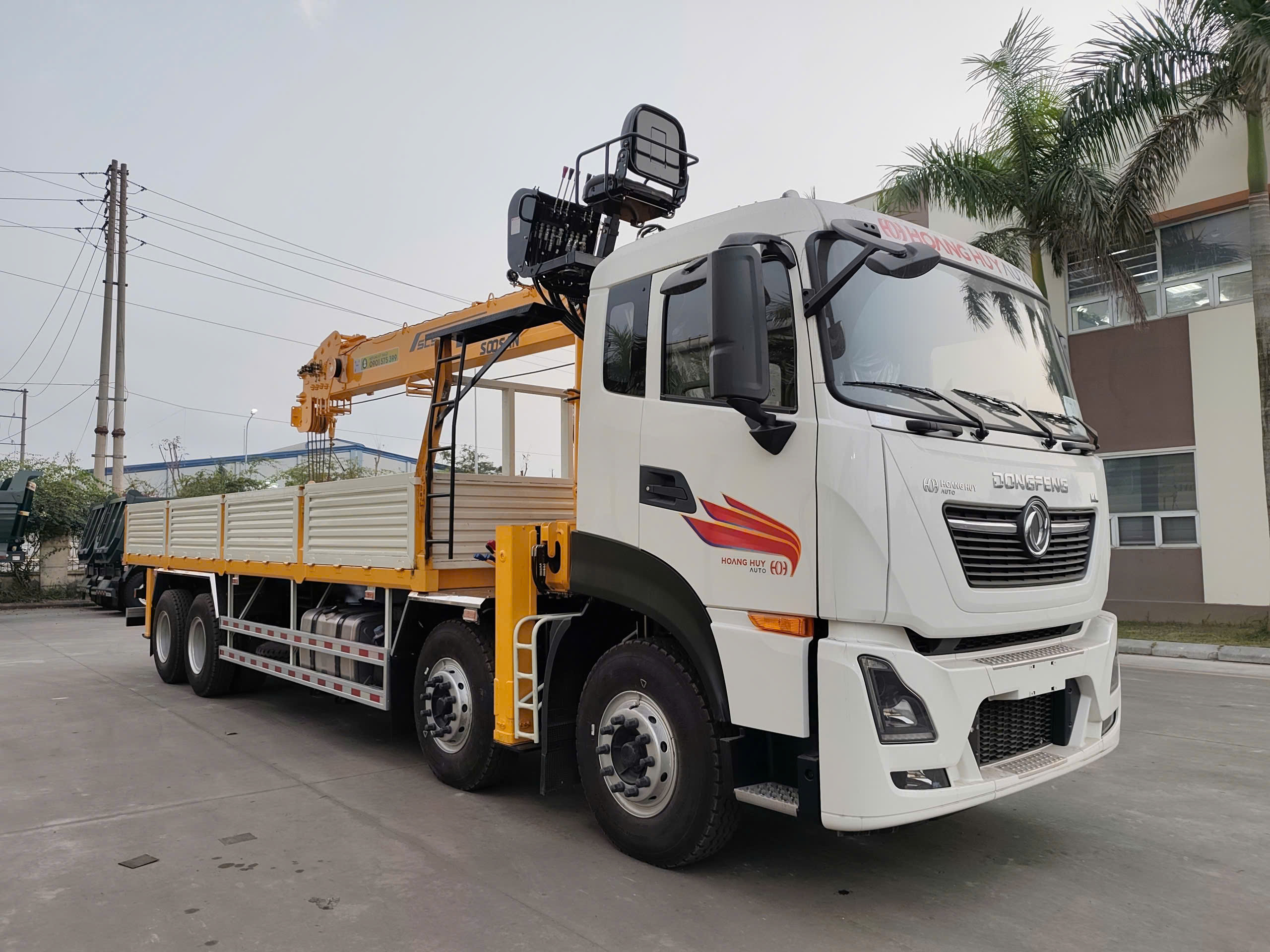 xe tải dongfeng 4 chân cẩu soosan 15 tấn