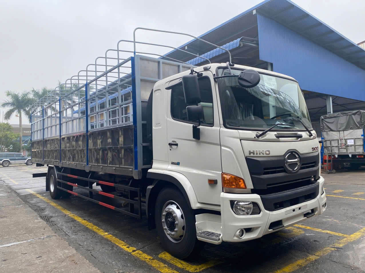 xe hino 8 tấn thùng 10m