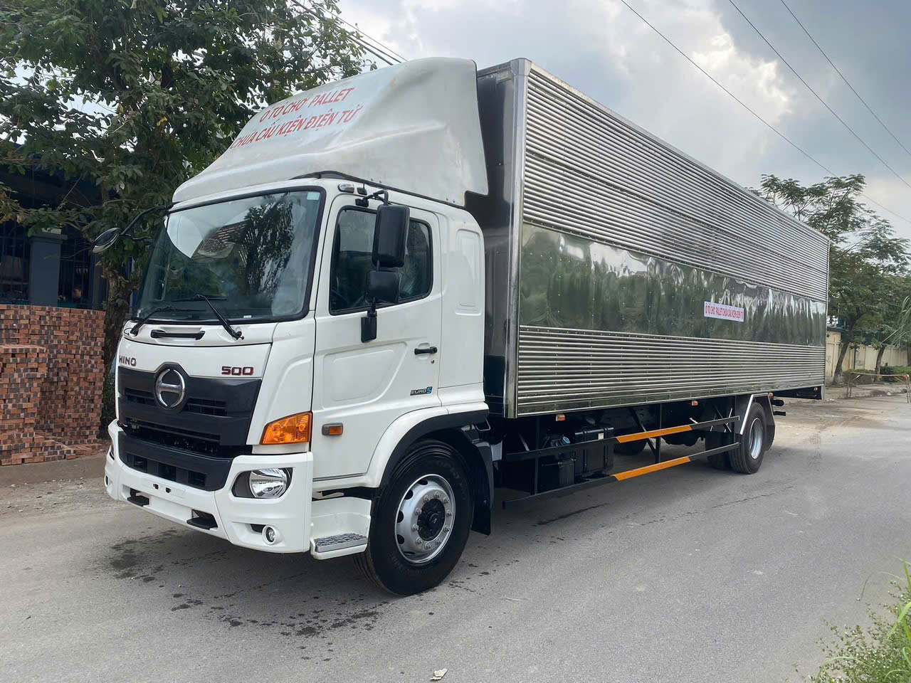 xe hino 8 tấn thùng 10m