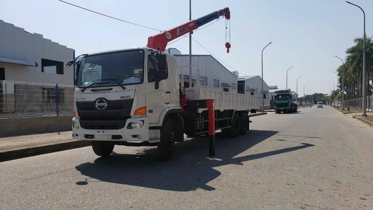 Xe tải Hino 15 Tấn gắn cẩu Unic 6,3 Tấn 5 đốt