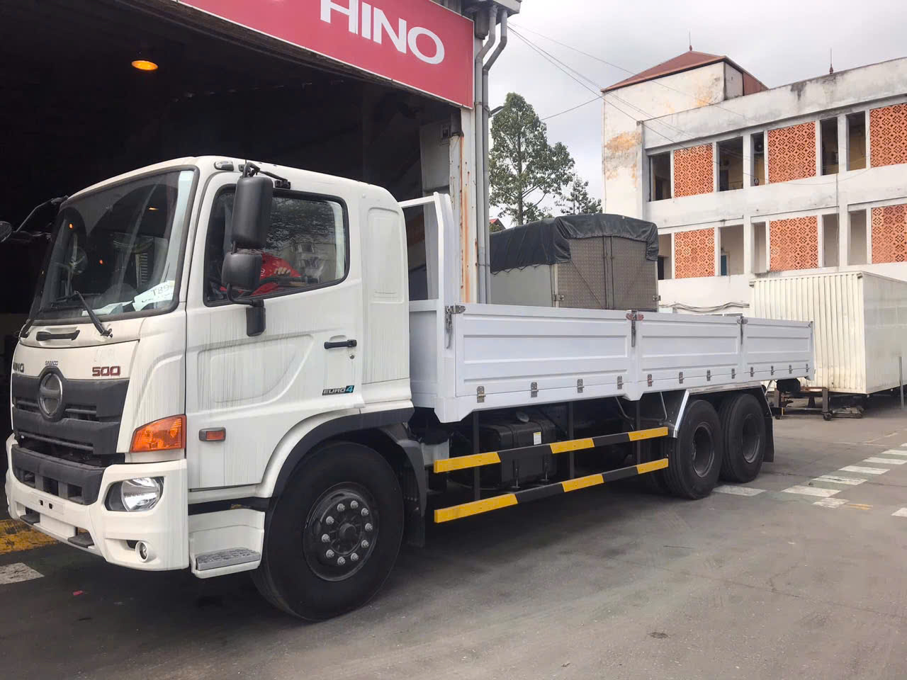Xe tải Hino FL8JW8A 15 tấn thùng lửng 9,4m