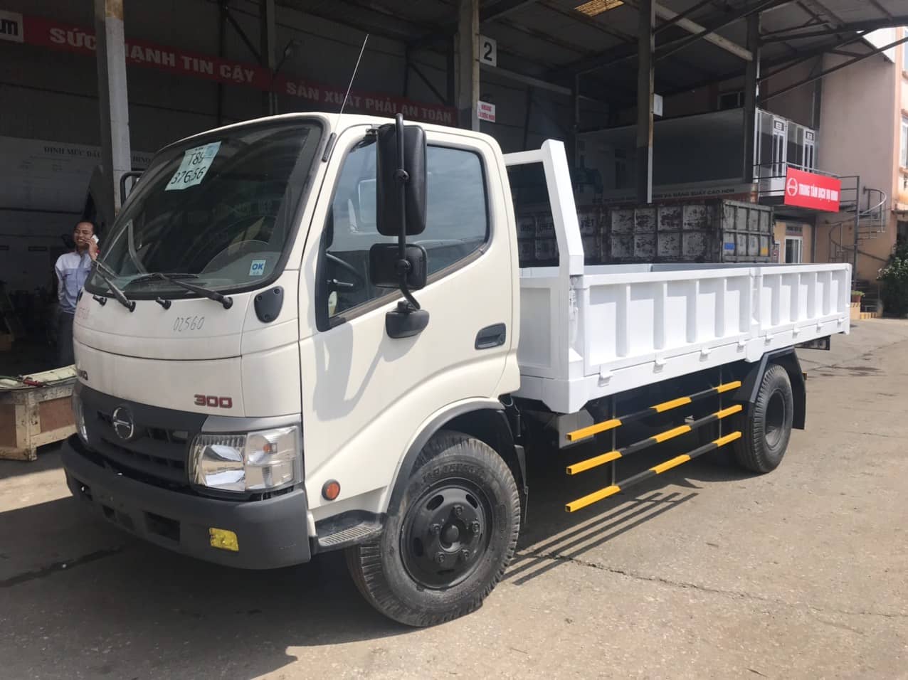 Xe tải hino 300 5 tấn Thùng lửng|giá xe tải hino 300