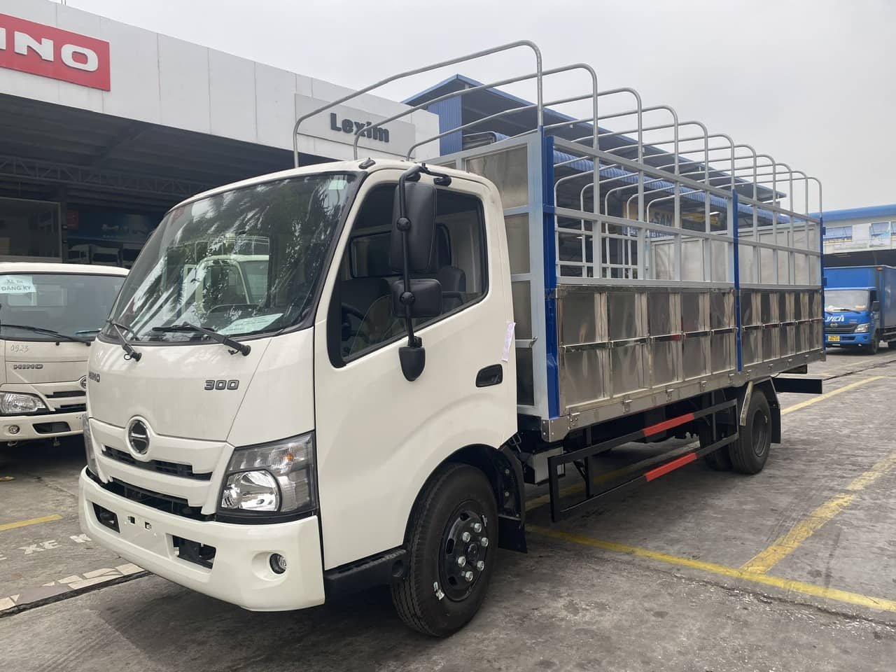 XE TẢI HINO 5 tấn XZU730