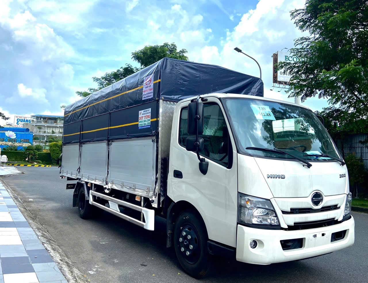 xe hino 5 tấn xzu730