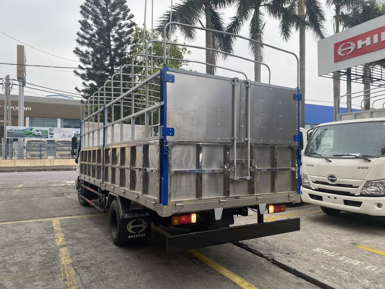 xe hino 5 tấn xzu730