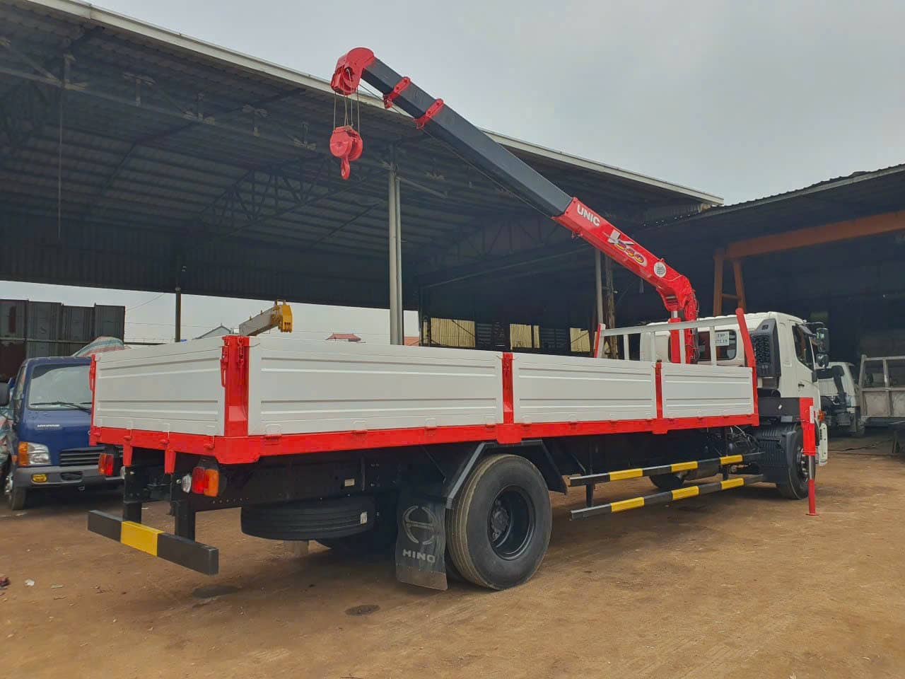 thùng xe tải hino 8 tấn fg gắn cẩu unic 3 tấn