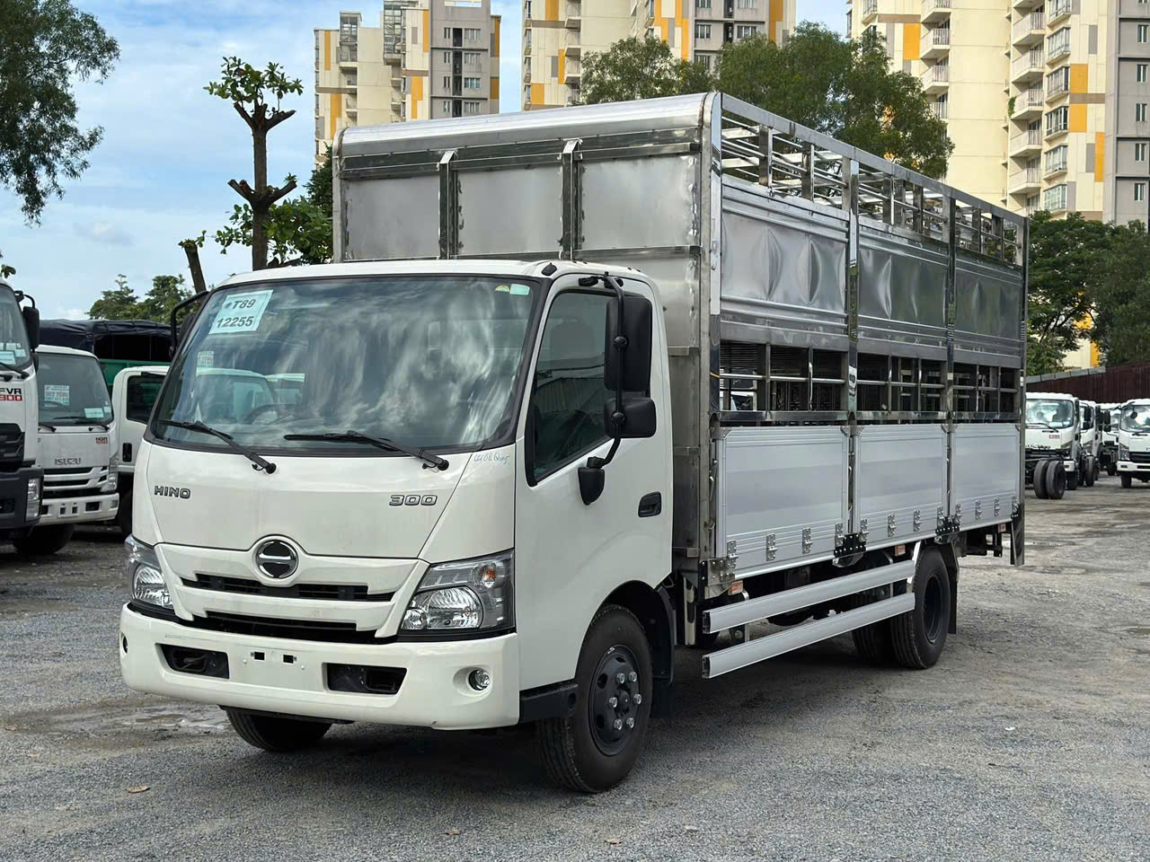 XE TẢI HINO CHỞ GIA SÚC THÔNG SỐ VÀ GIÁ BÁN