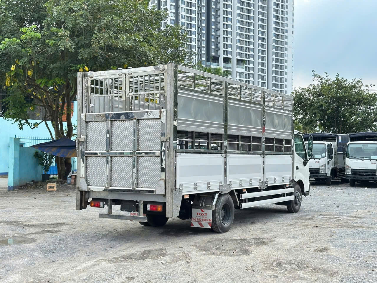 hino xzu chở giá súc
