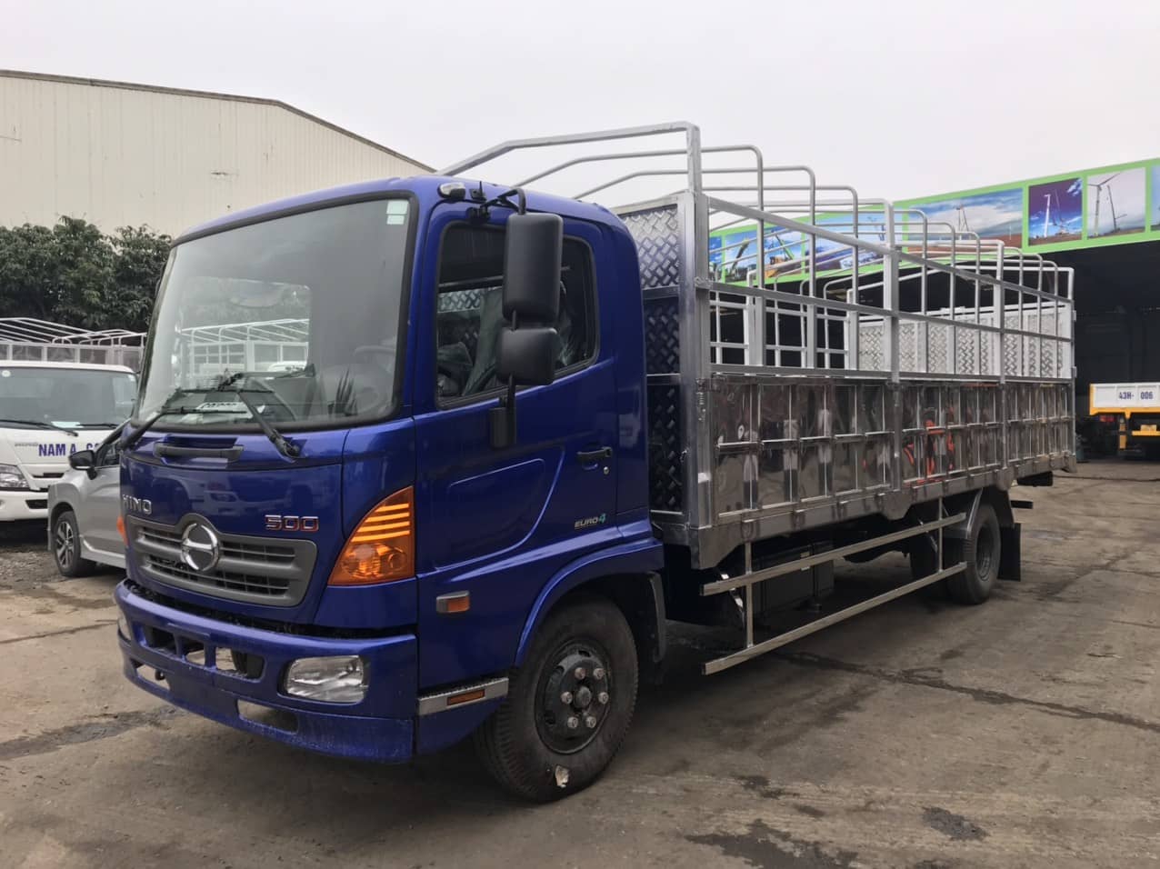 Xe Hino 6 tấn FC9JLTA thùng mui bạt