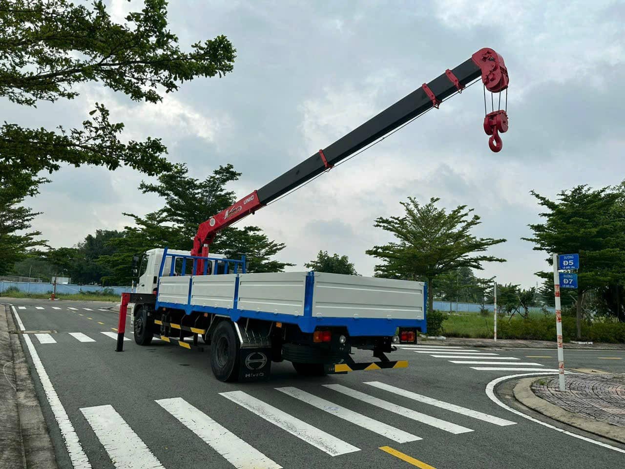 xe tải hino fg gắn cẩu unic 5 tấn 5 đốt 1