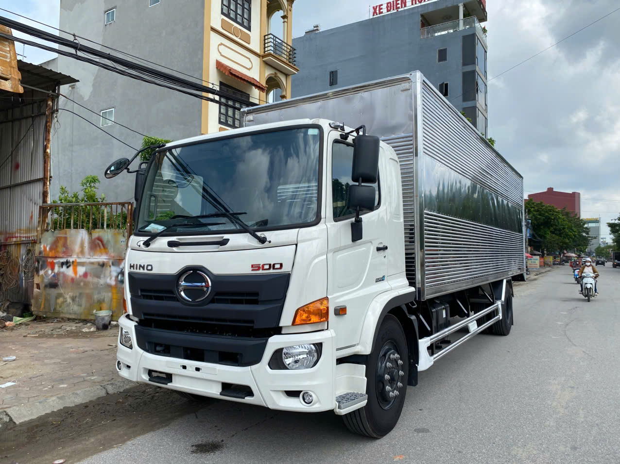 xe hino 500 series fg8jt8a thùng kín dài 8.6 m tải 8 tấn