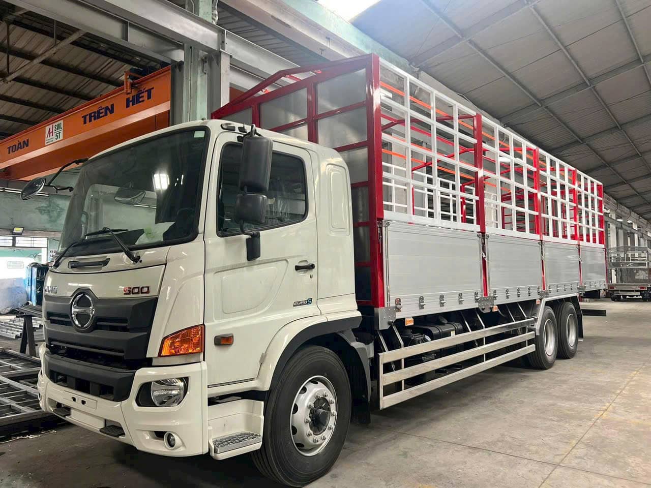 Xe tải Hino 15 tấn thùng bạt dài 92m