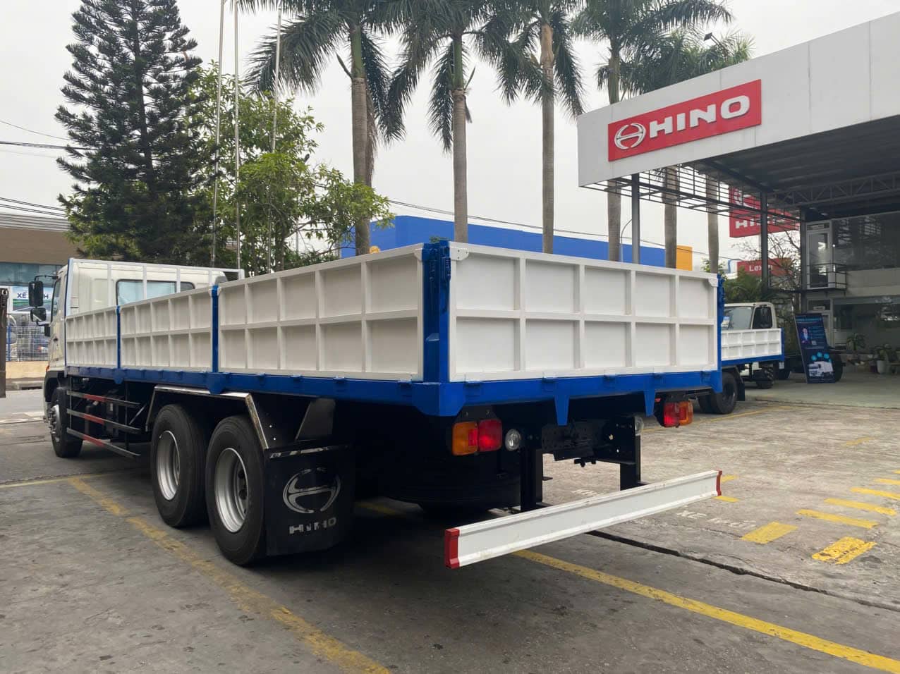 xe tải hino 15 tấn fl thùng lửng