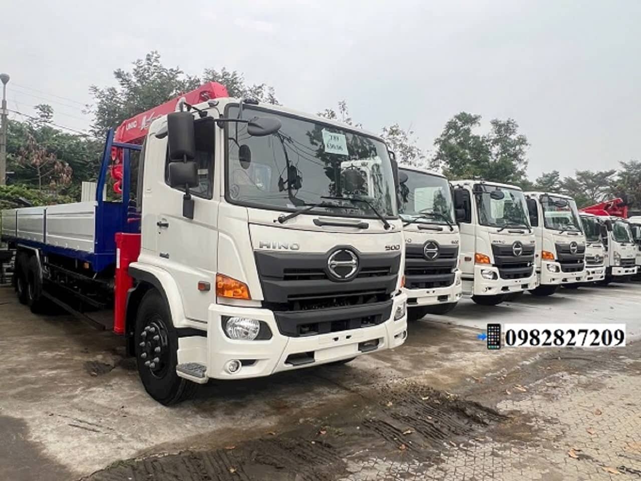 Xe tải Hino FL 3 chân gắn cẩu Unic 5 tấn 3 đốt
