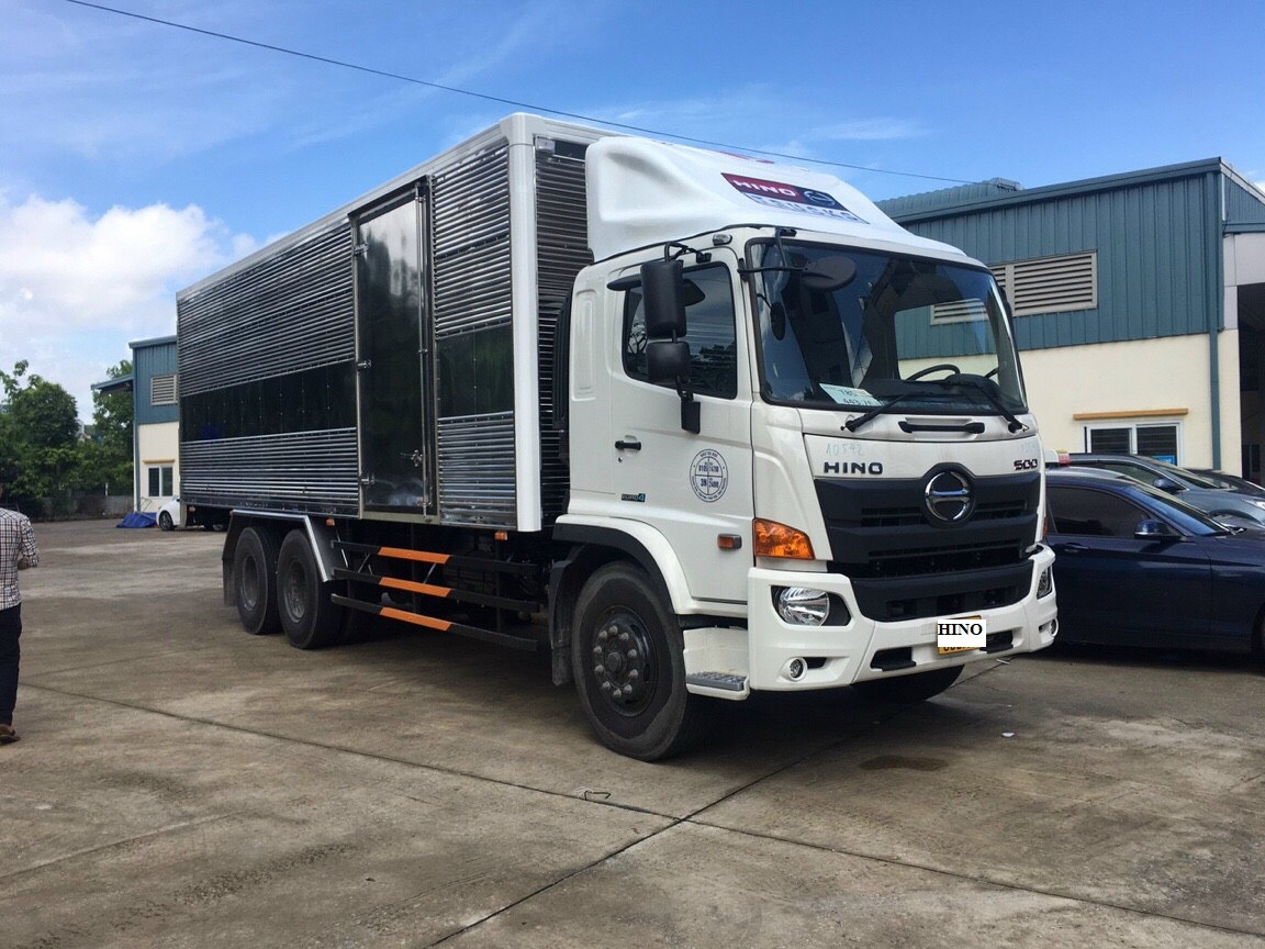 Xe tải Hino FL8JT8A 15 tấn thùng kín 7,6m