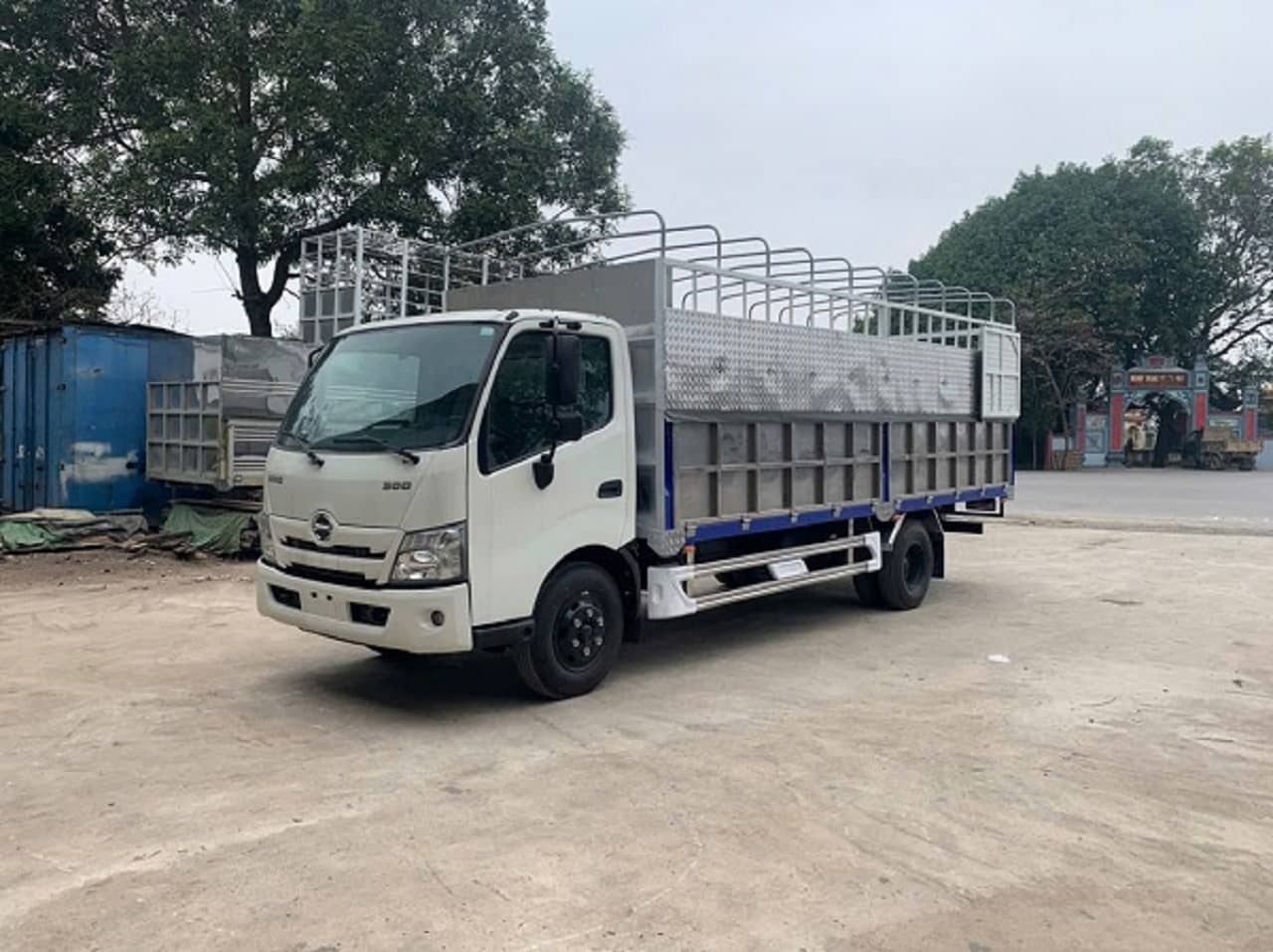 xe tải hino xzu720 3,8 tấn