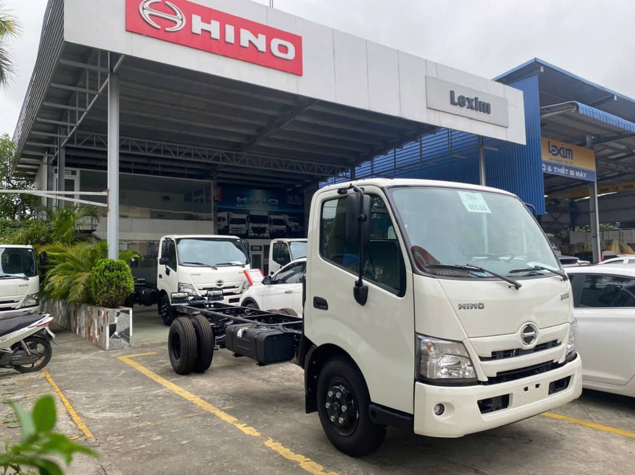 xe tải hino 5 tấn xzu730 gắn cẩu