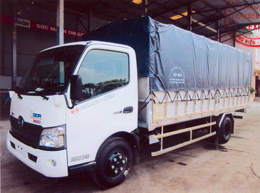 Xe tải hino xzu730 5 tấn mui bạt
