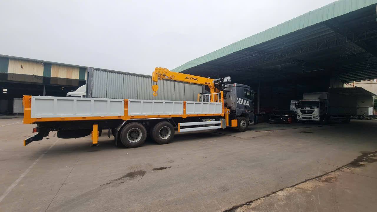 xe tải howo 3 chân lắp cẩu 8 tấn soosan