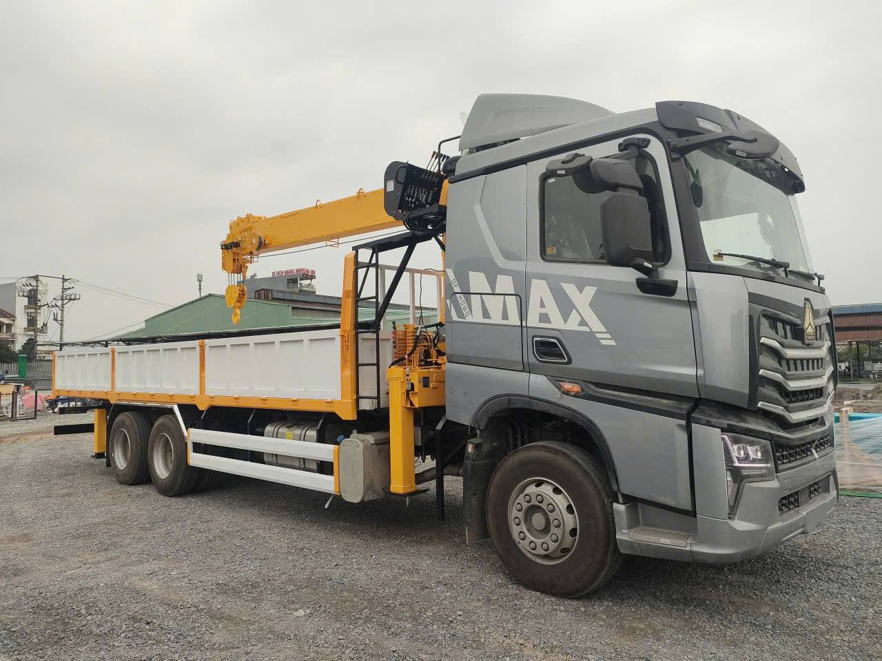 xe tải howo 3 chân lắp cẩu 8 tấn soosan