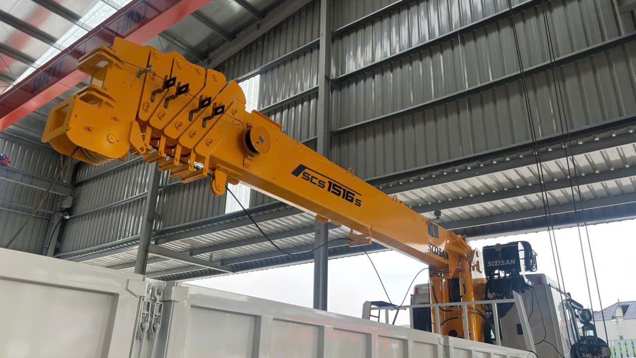 xe tải howo gắn cẩu soosan